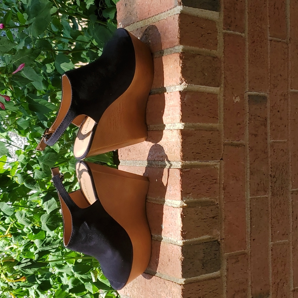 5/$25 - Zigi soho platform wedges- sz. 9.5 - Picture 2 of 8